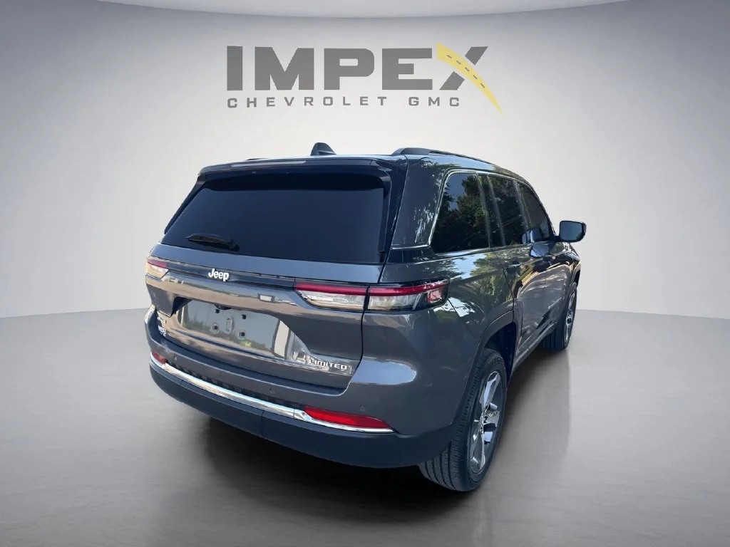 Used 2024 Gray Jeep Limited image 5