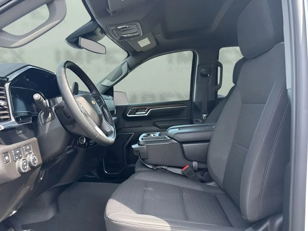 Used 2025 Summit White Chevrolet LT image 10
