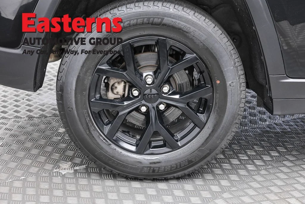 Used 2025 Black Jeep Altitude image 31