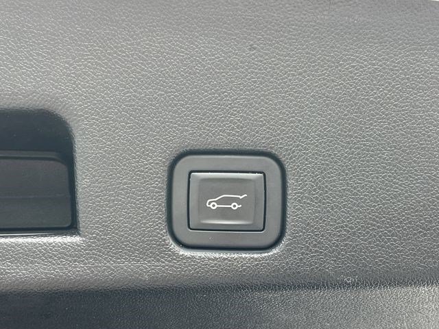 Used 2024 Summit White GMC AWD Elevation image 28