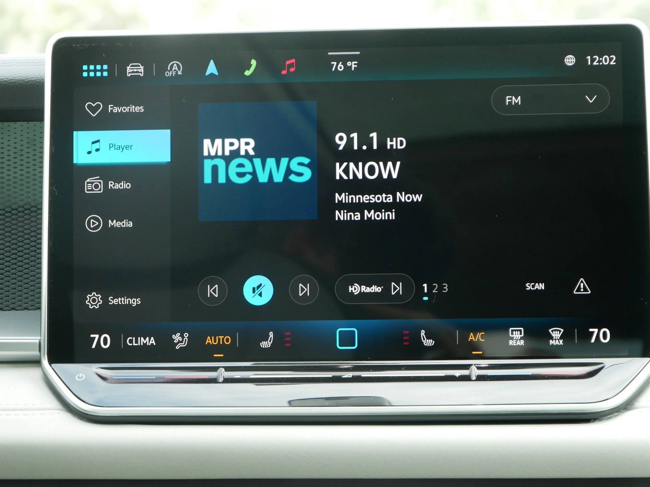 New 2026 Deep Black Pearl Volkswagen SE image 9