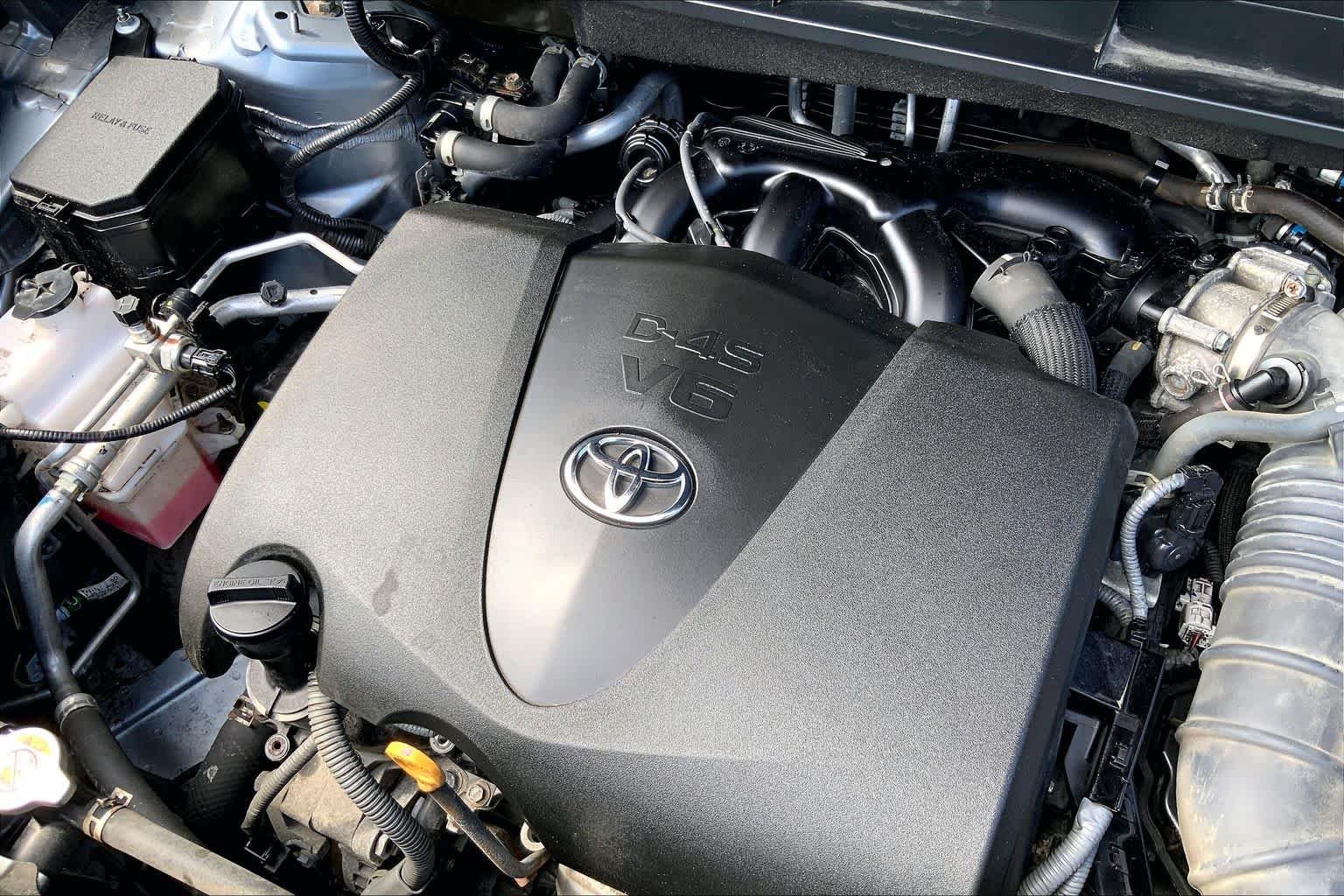 Used 2021 Moon Dust Toyota XLE image 33