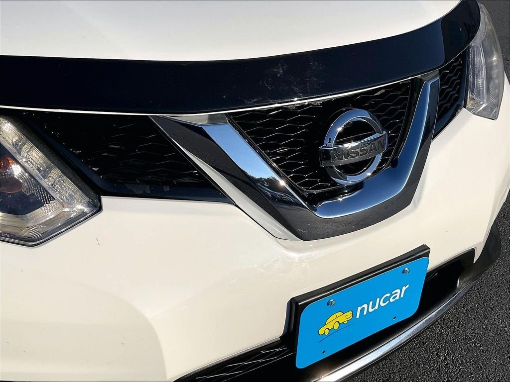 Used 2015 Glacier White Nissan S image 31