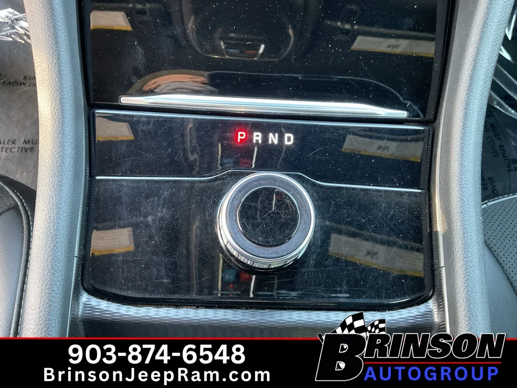 Used 2024 Diamond Black Crystal Pearlcoat Jeep Altitude image 27
