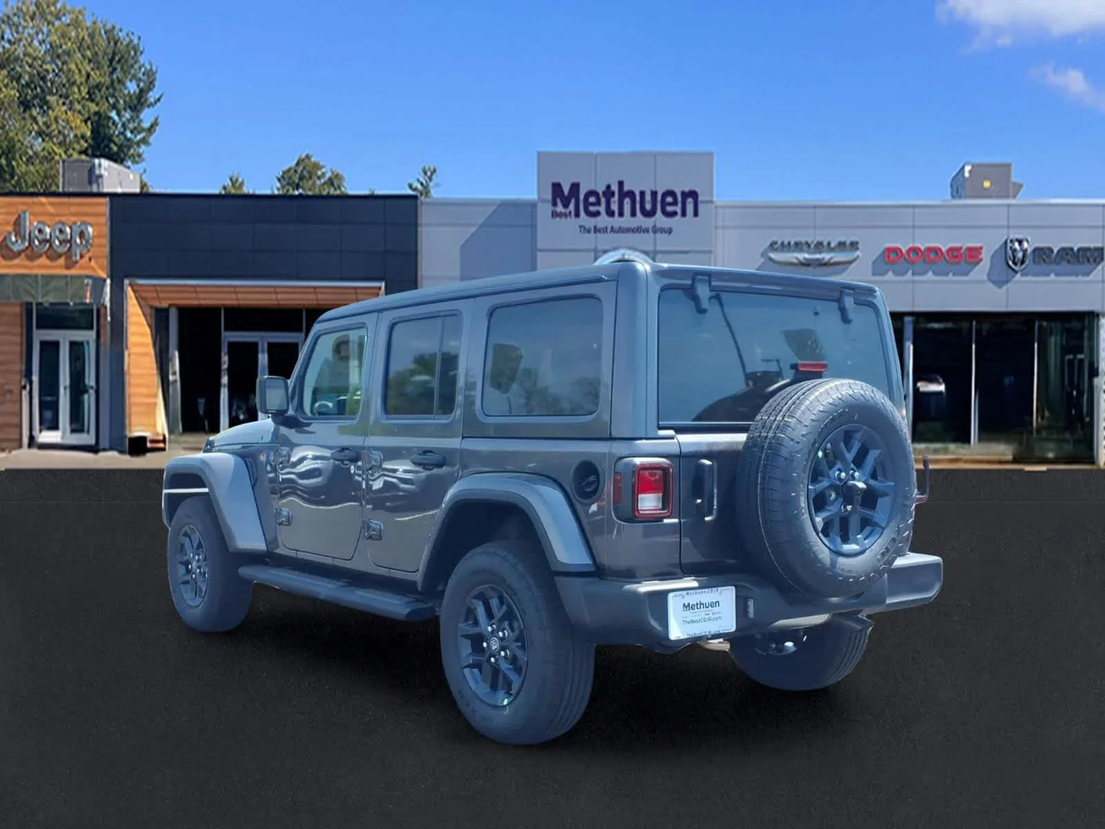 New 2026 Granite Crystal Metallic Clearcoat Jeep 85th Anniversary image 6