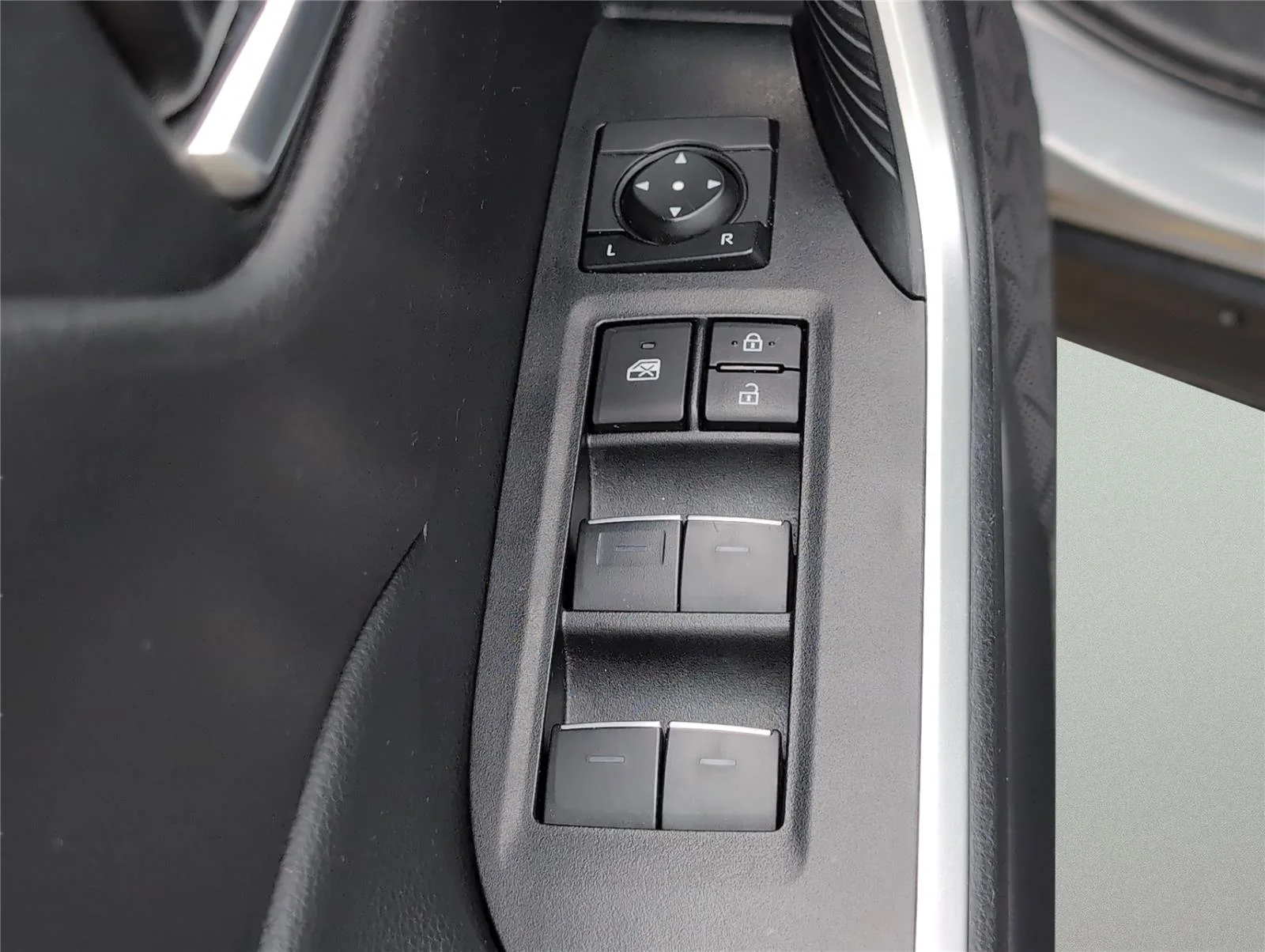 Used 2024 Silver Sky Metallic Toyota XLE image 16