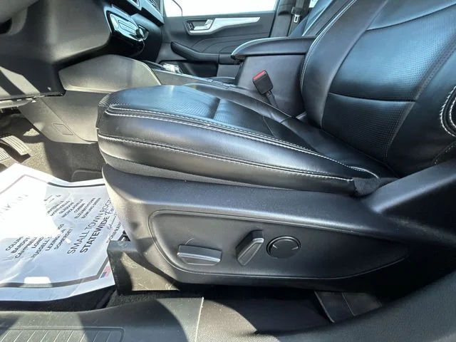 Used 2025  Ford Platinum image 18
