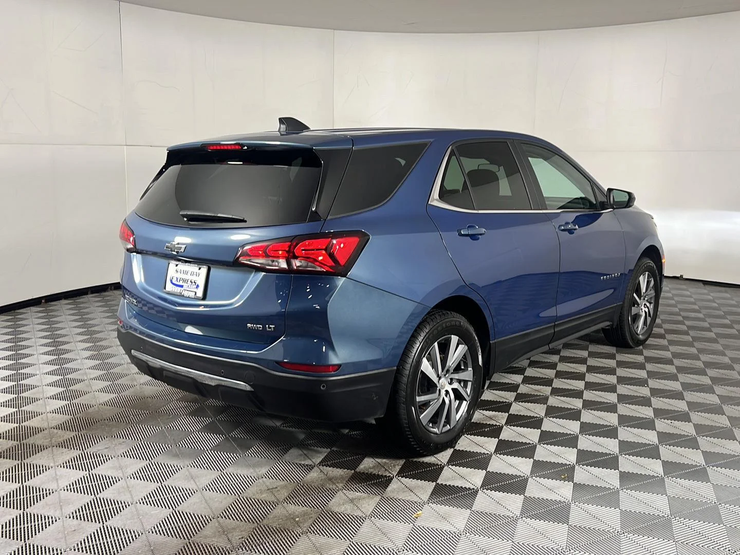 Used 2024 Lakeshore Blue Metallic Chevrolet LT image 26