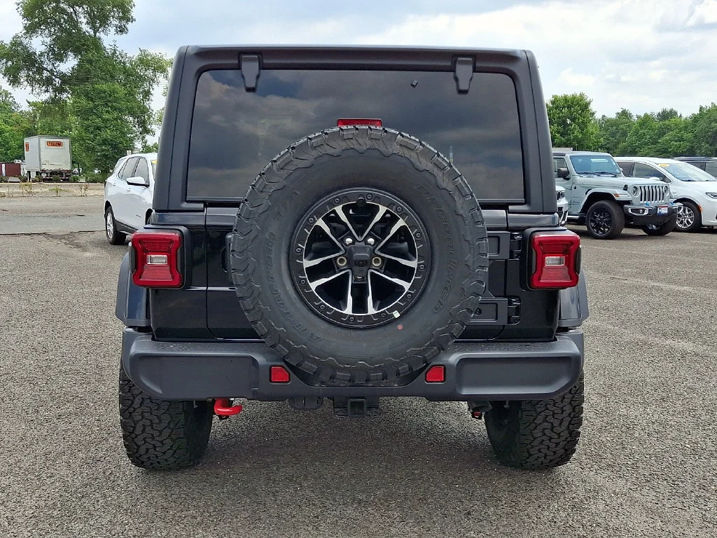 New 2026 Black Clear-Coat Exterior Paint Jeep Rubicon image 7