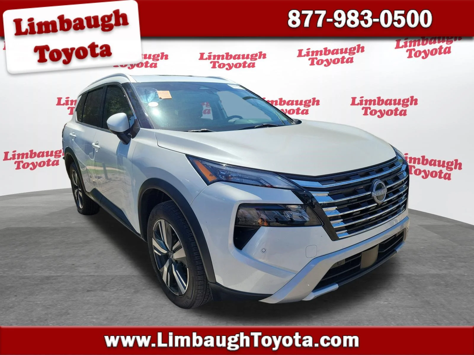 Used 2024 Everest White Pearl Nissan SL image 1