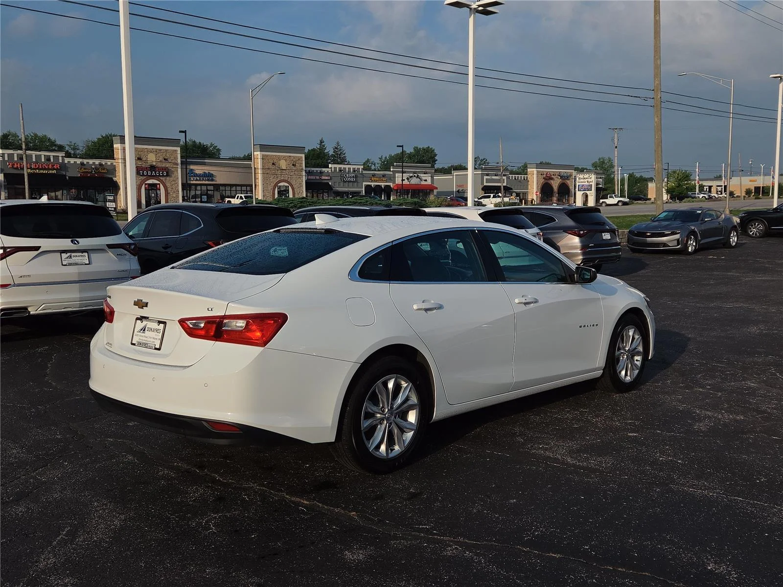 Used 2024 Summit White Chevrolet LT image 27