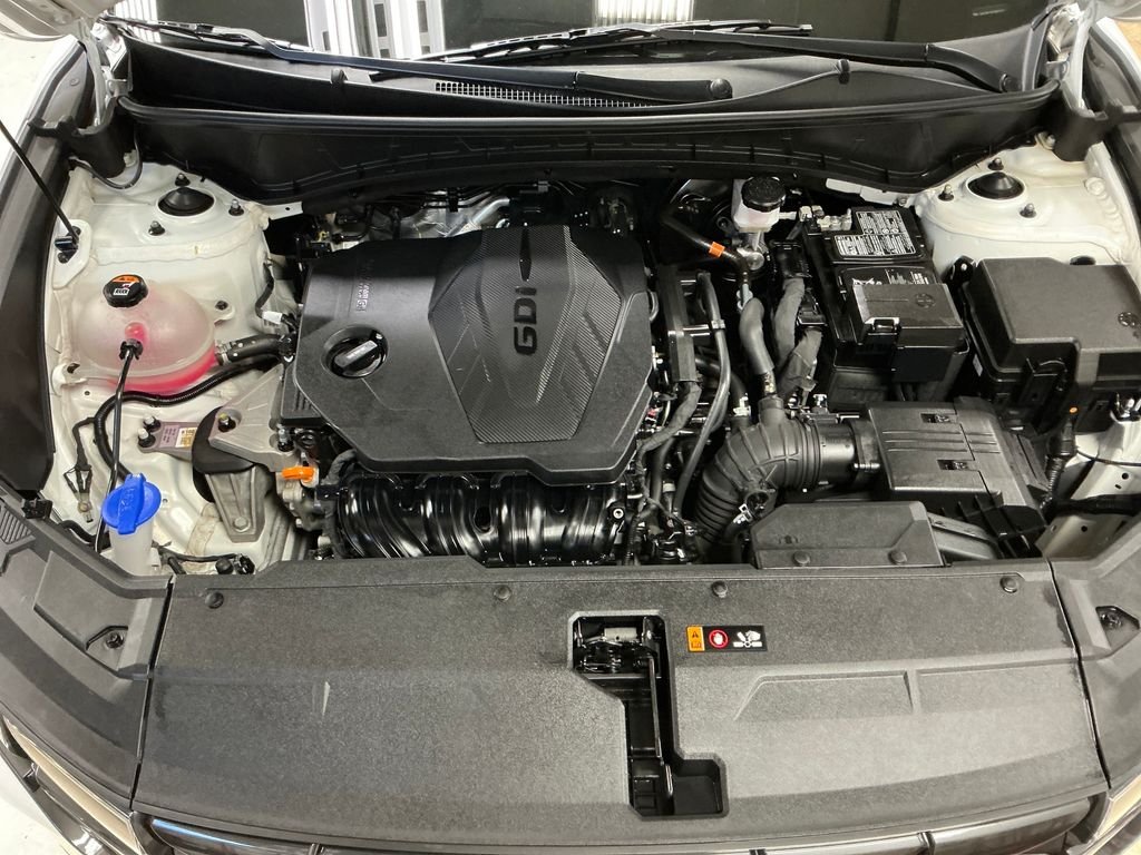Used 2024 White Hyundai SEL image 3