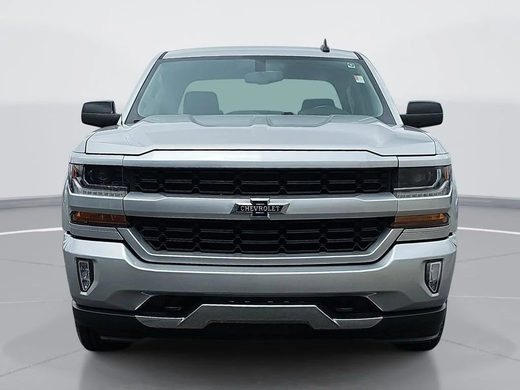 Used 2018 SILVER ICE METALLIC Chevrolet LT image 10