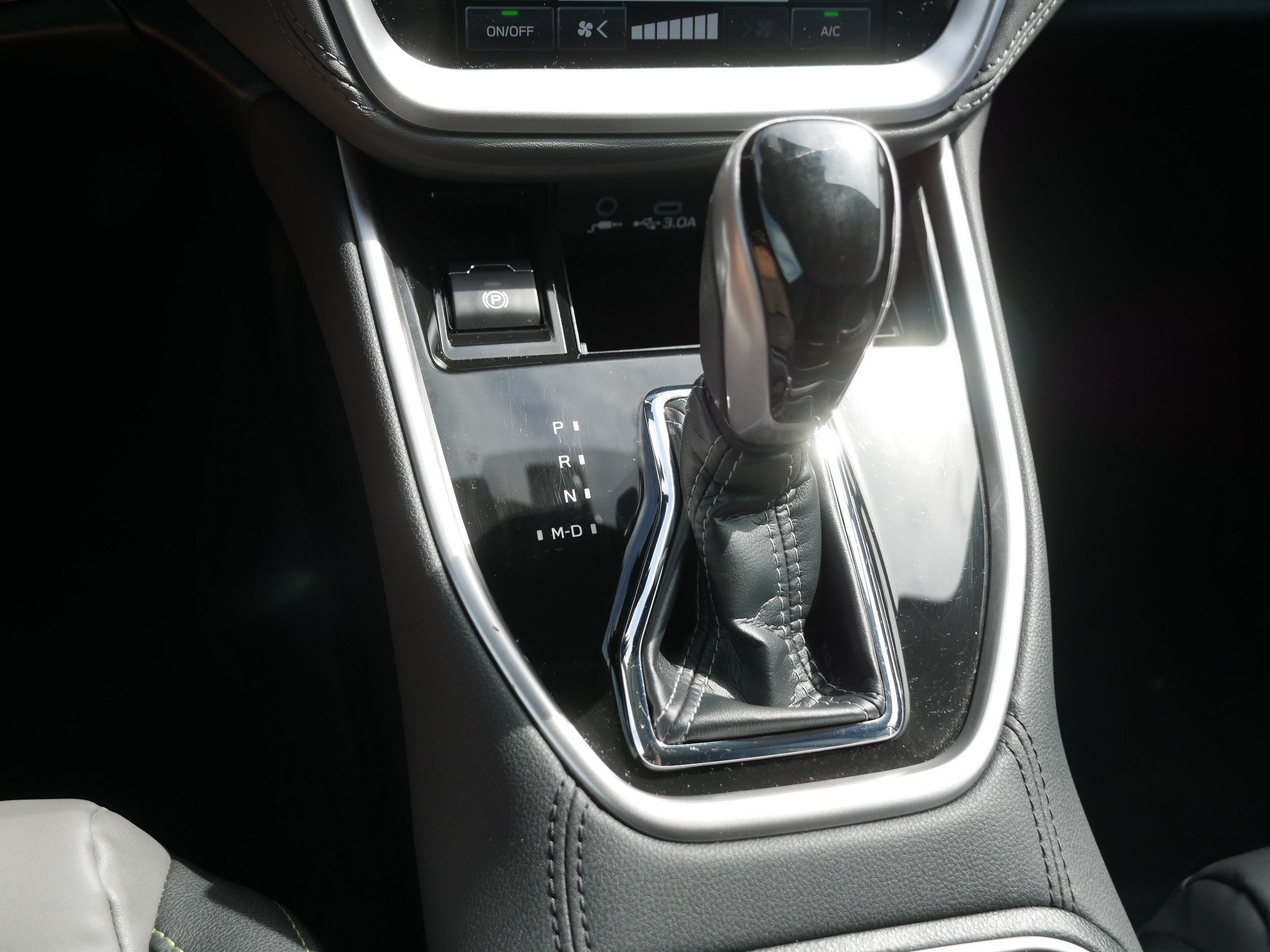 Used 2025 Crystal White Pearl Subaru Onyx Edition image 24