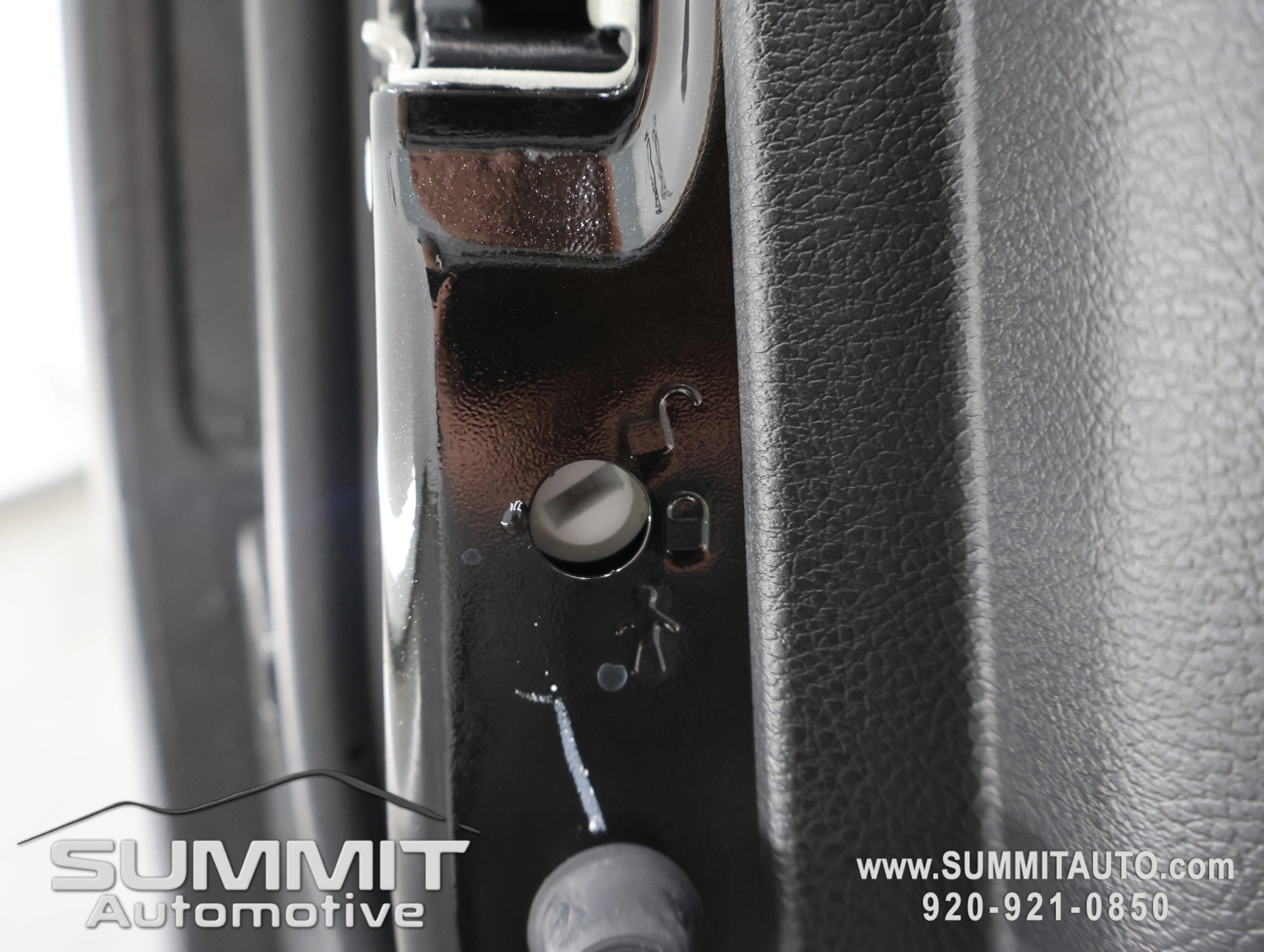 New 2026 Diamond Black Crystal Pearl-Coat Exterior Paint RAM Laramie image 44
