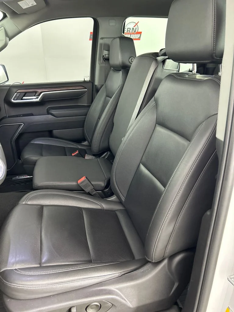 Used 2025 White GMC SLT image 13