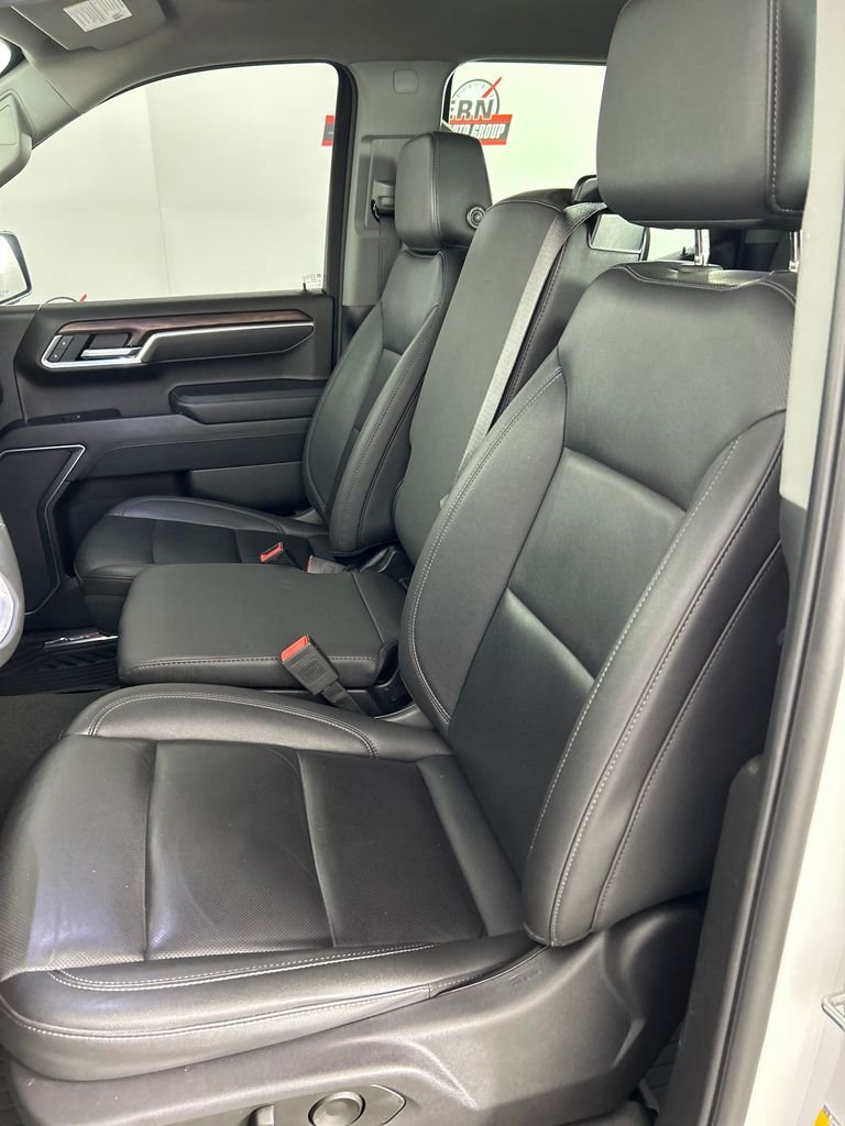 Used 2025 White GMC SLT image 13