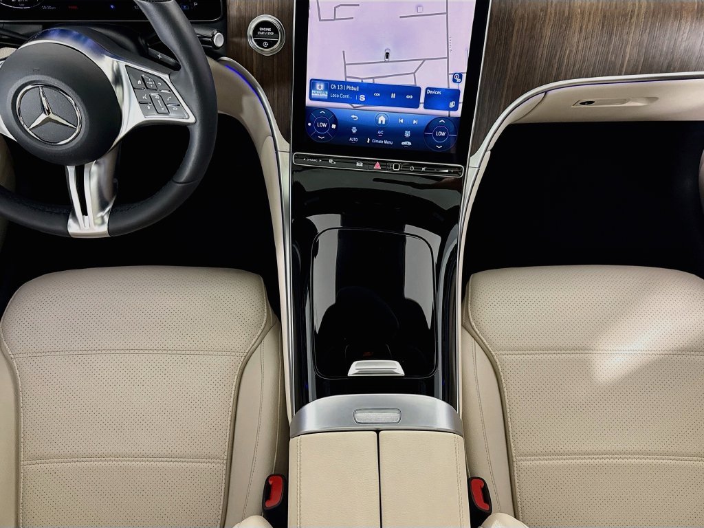 Used 2026  Mercedes-Benz GLC 300 image 16