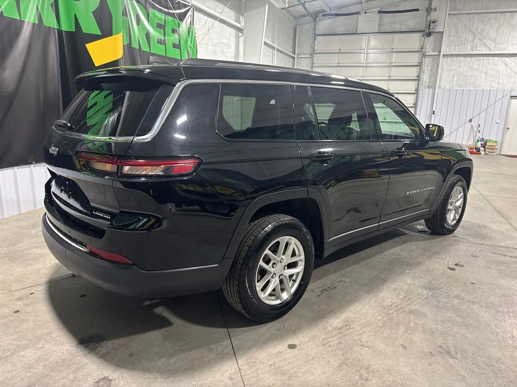 Certified Used 2023 Diamond Black Crystal Pearlcoat Jeep Laredo image 7