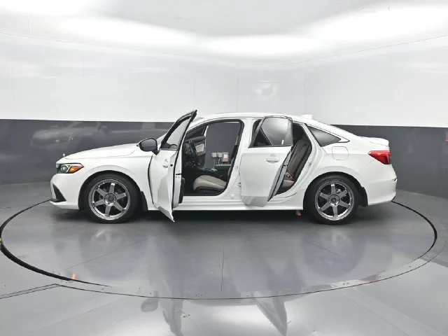 Used 2023 White Honda Touring image 36