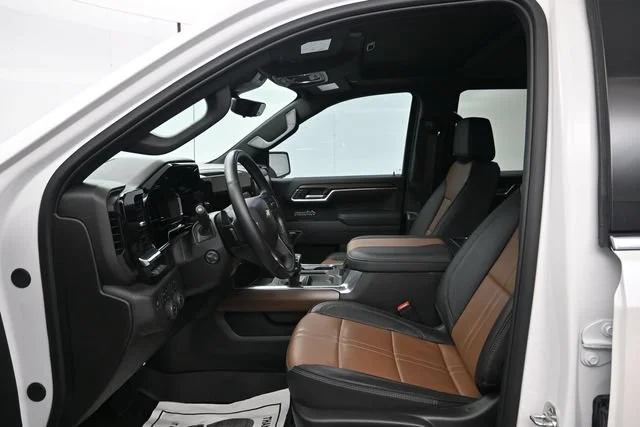 Used 2025 Iridescent Pearl Tricoat Chevrolet High Country image 10