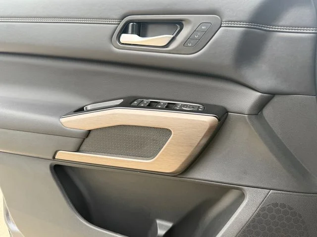 Used 2025 Gray Nissan Platinum image 21