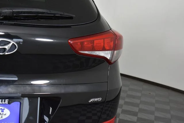 Used 2017 Black Hyundai SE Plus image 10