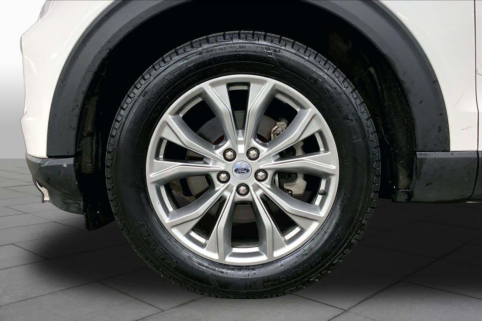 Used 2023 Star White Metallic Tri-Coat Ford XLT image 11