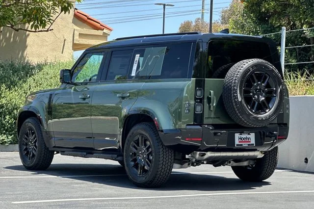 New 2026 Woolstone Green Land Rover X-Dynamic SE image 3
