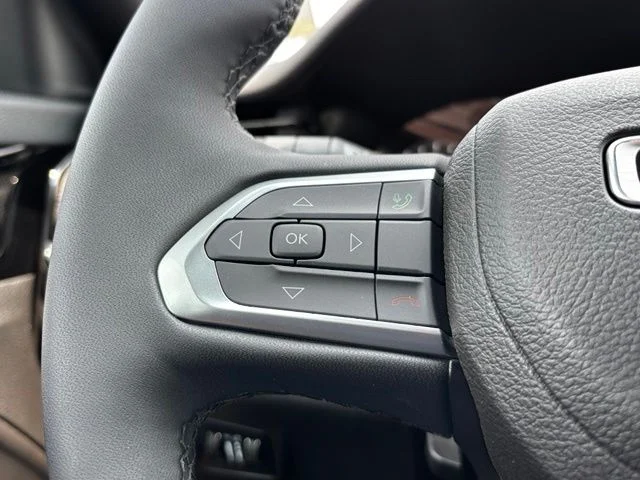 New 2026 Black Jeep Latitude image 18