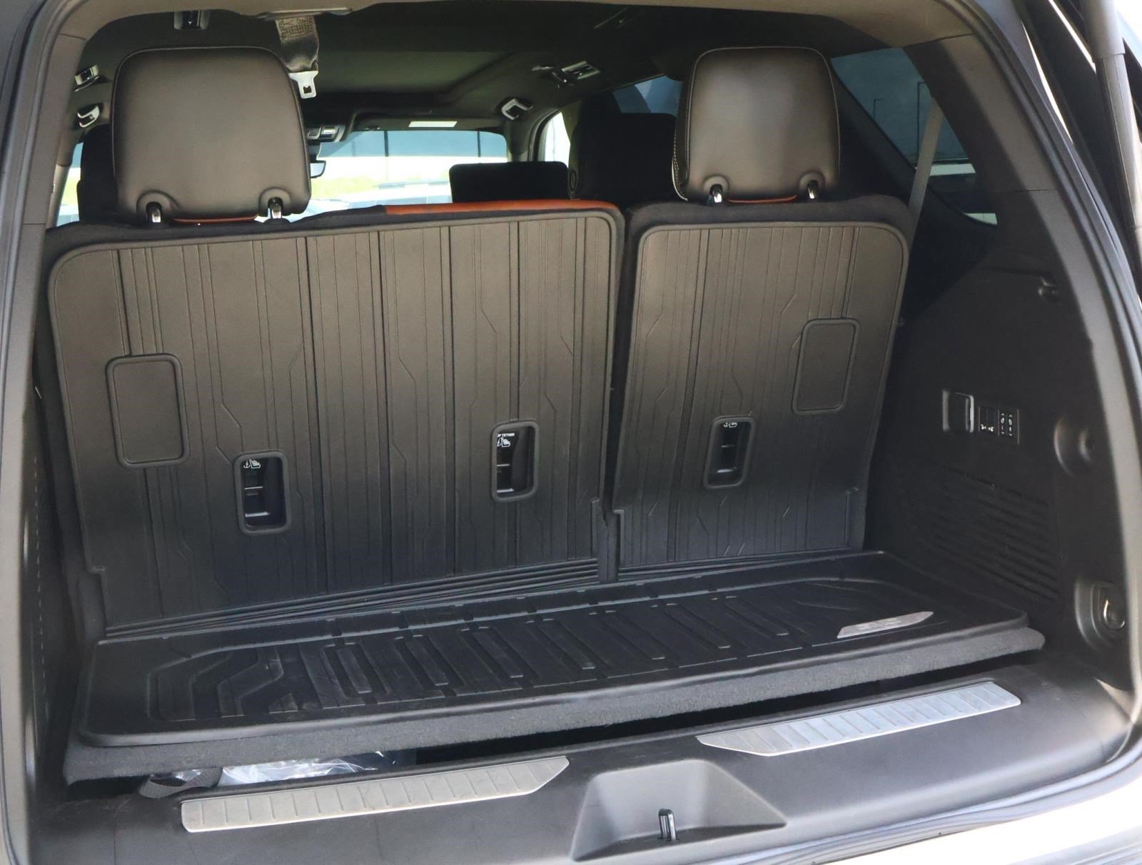 Used 2024 White Frost Tricoat GMC Denali Ultimate image 26
