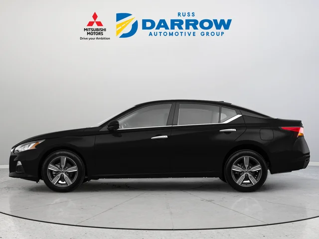 Used 2021 Black Nissan 2.5 Platinum image 2