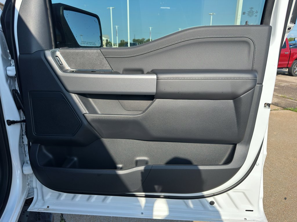 New 2026 Oxford White Ford XLT image 31
