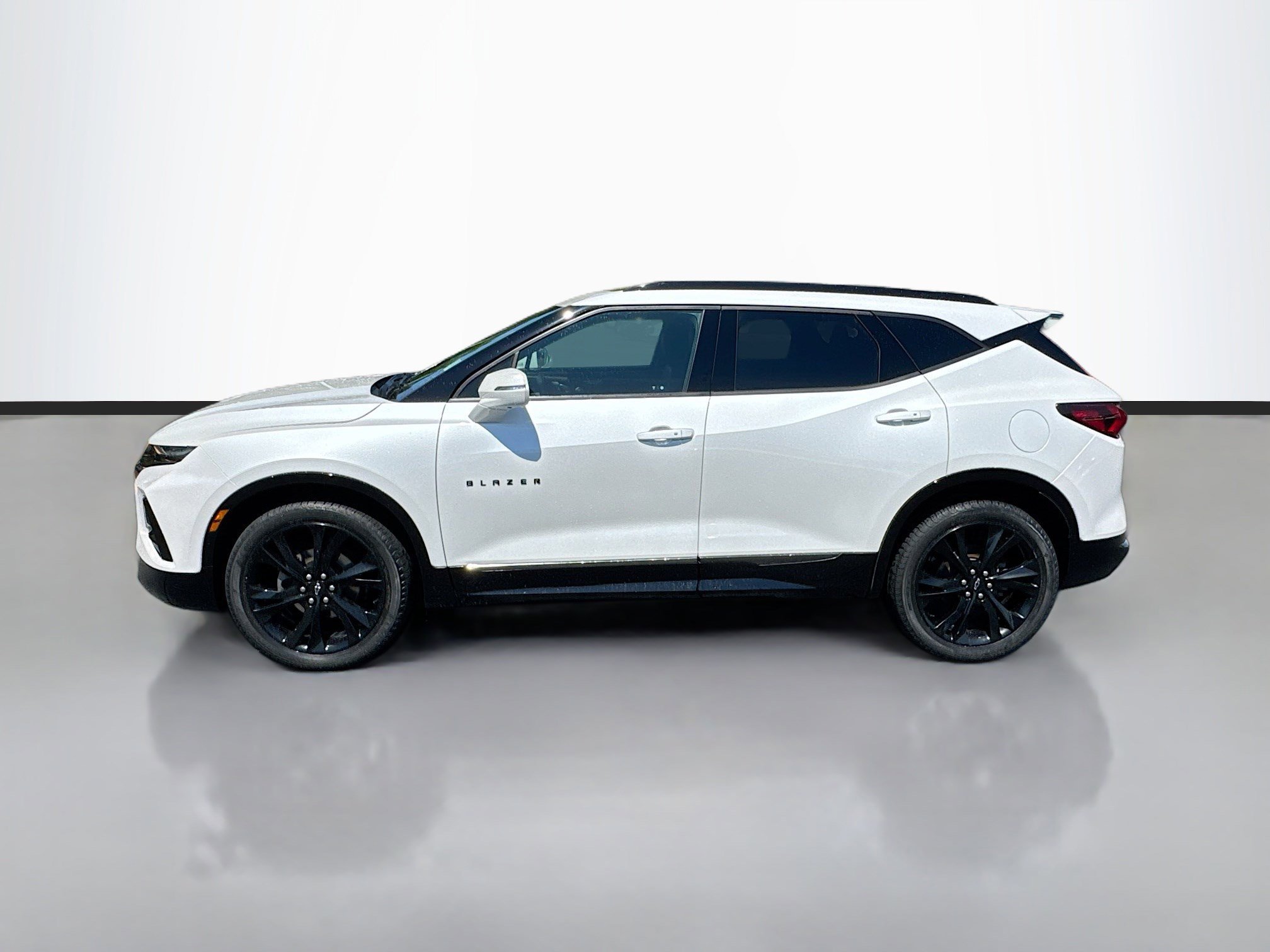 Used 2020 Iridescent Pearl Tricoat Chevrolet RS image 4