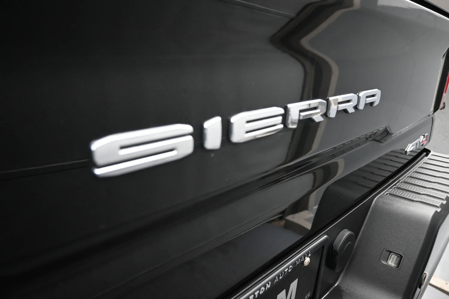 Used 2020 ONYX BLACK GMC AT4 image 22