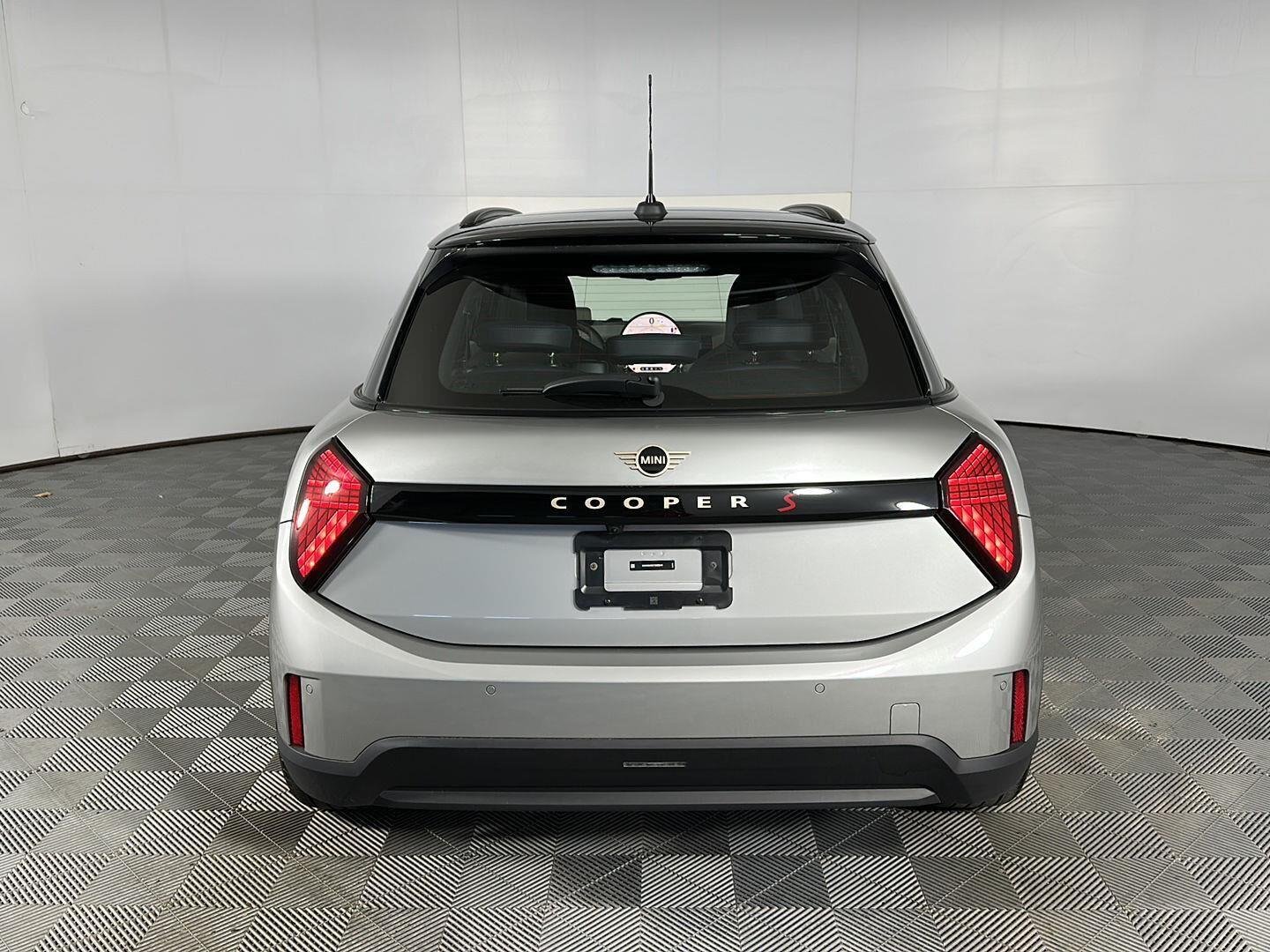 Used 2026 Melting Silver III Metallic MINI Cooper S image 24