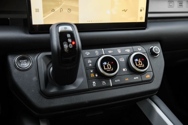 2025 Land Rover Defender V8 - Photo 32