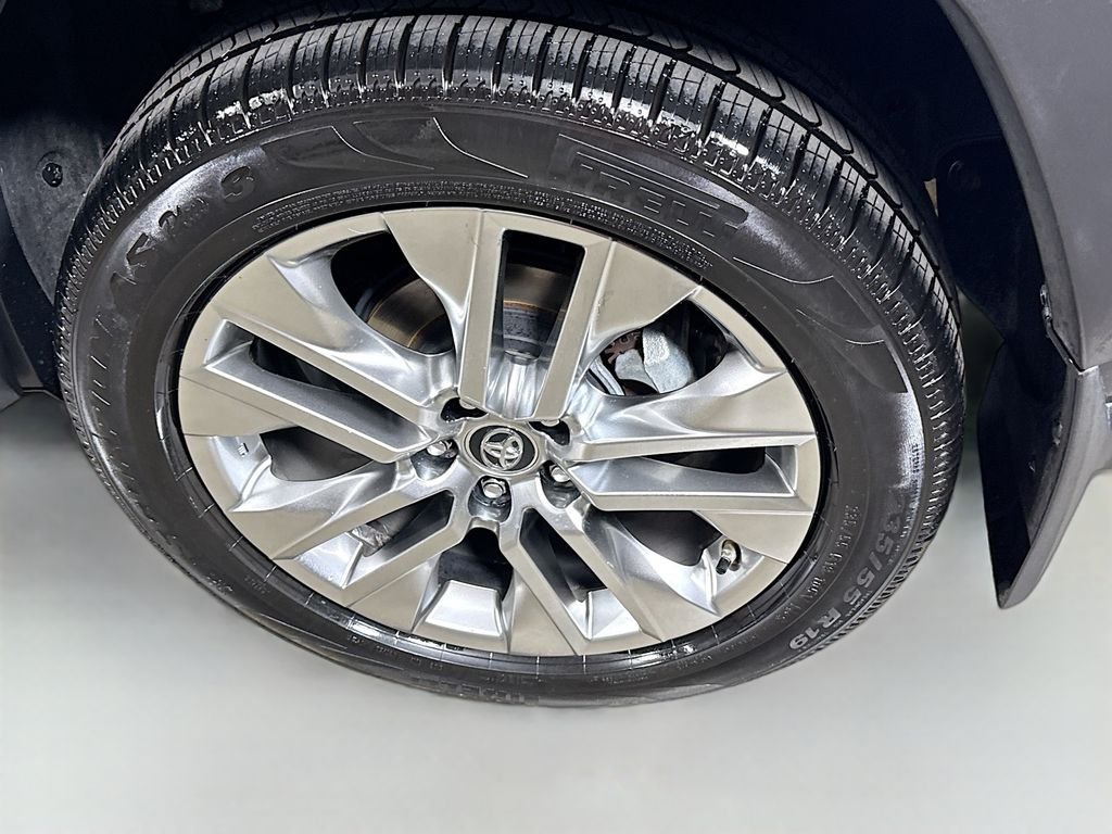 Used 2019 Midnight Black Metallic Toyota Limited image 9