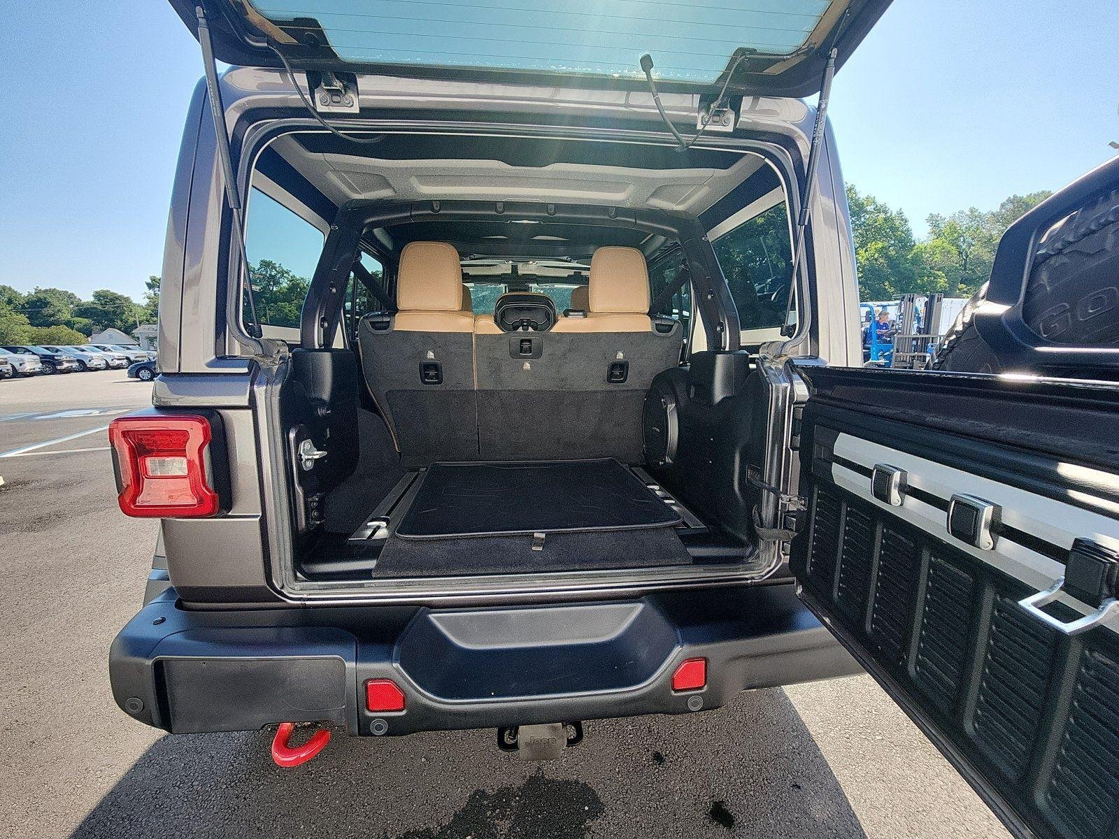 Used 2020  Jeep Rubicon image 25