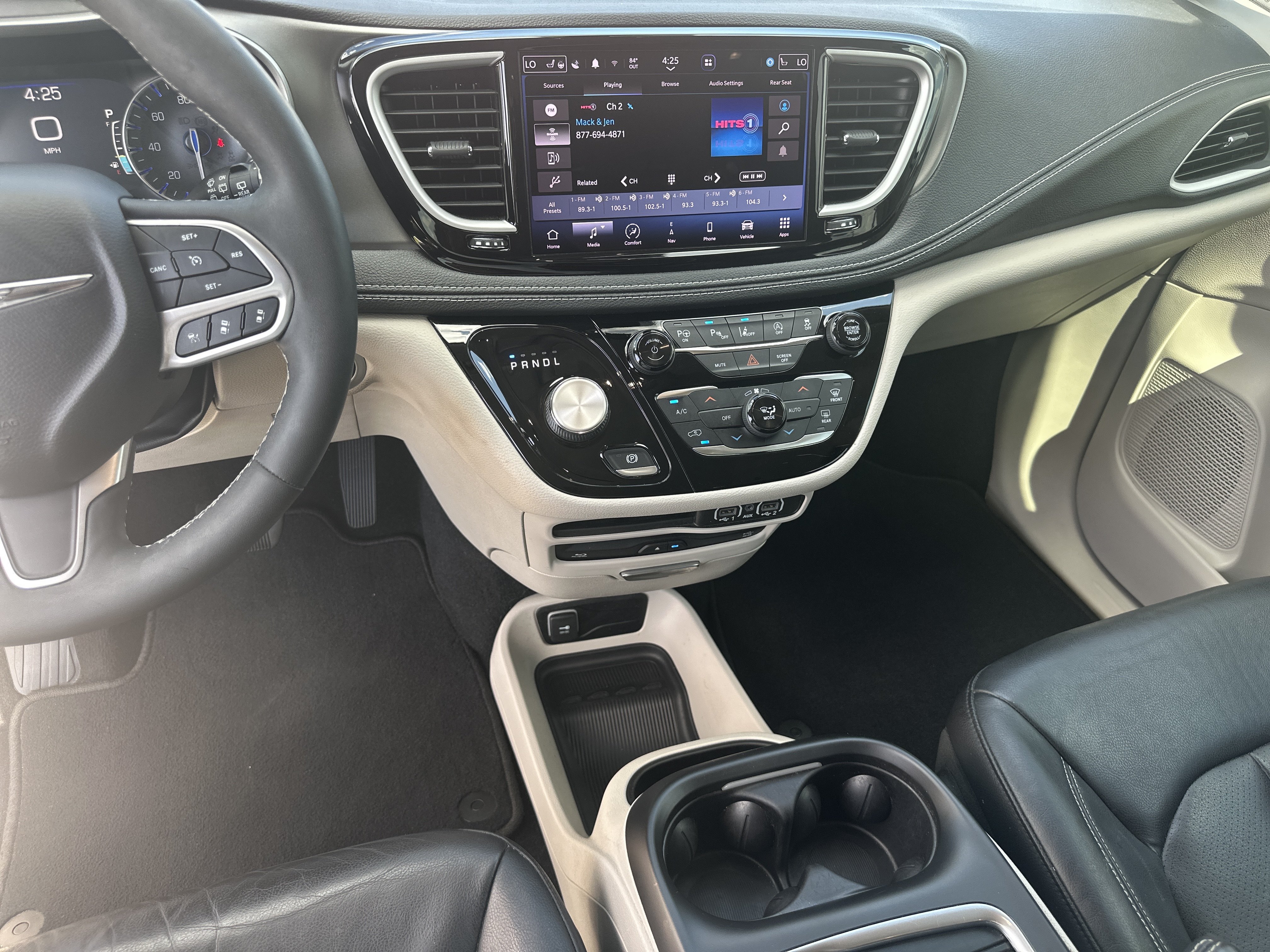 Used 2022 Bright White Clearcoat Chrysler Touring L image 27