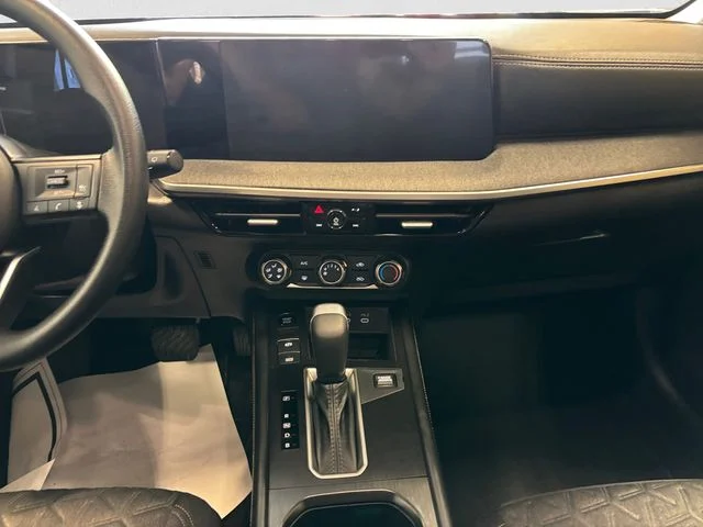Used 2025 White Nissan SV image 12