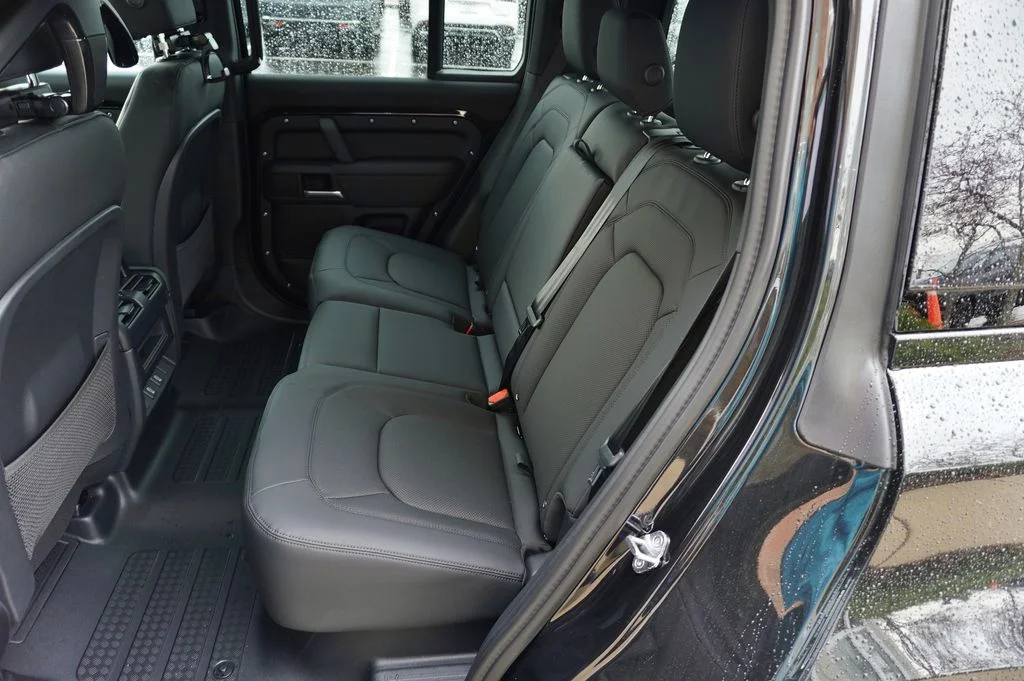 New 2026 Santorini Black Land Rover X-Dynamic SE image 29