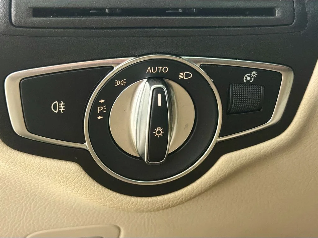 Used 2022 White Mercedes-Benz GLC 300 image 11