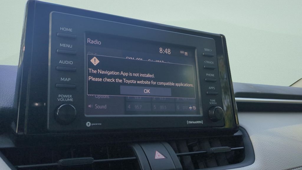 Used 2020  Toyota XLE image 18