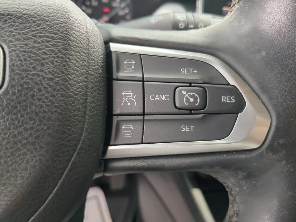 Used 2022 Gray Jeep Latitude Lux image 30