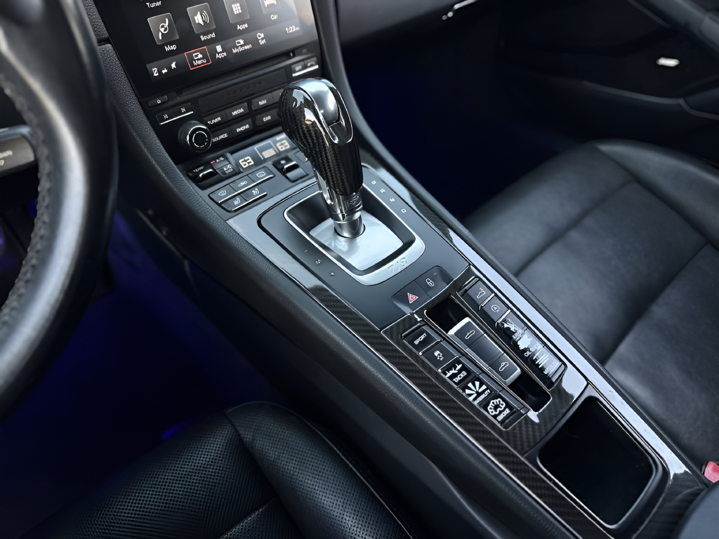 Used 2017  Porsche Base image 11