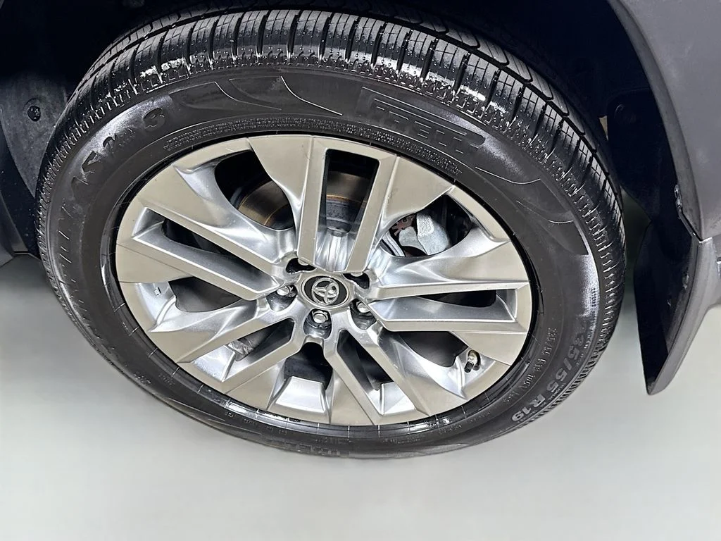 Used 2019 Midnight Black Metallic Toyota Limited image 9