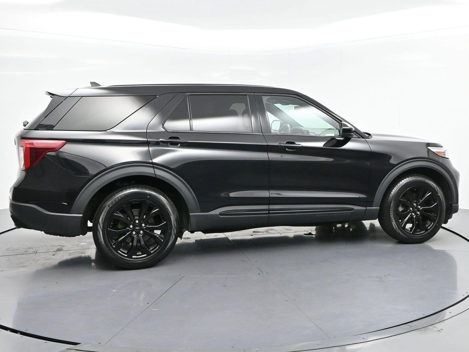 Used 2022 Agate Black Ford ST image 8