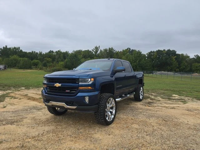 Used 2018 Blue Chevrolet LT image 2