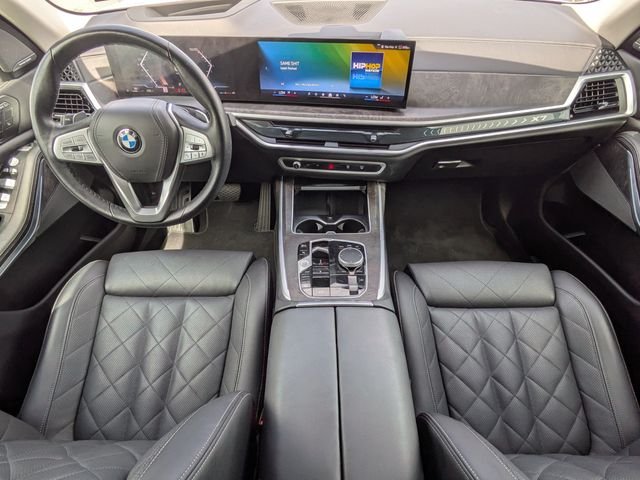 Used 2025 White BMW xDrive40i image 16